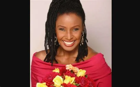 B. Smith, Model-Turned TV Host, Dies at 70 after Alzheimer’s Battle ...