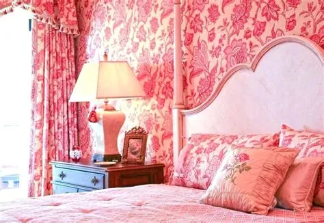 Inspirational Living Room Ideas - Living Room Design: Pink Wallpaper ...