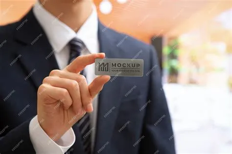 Elegante diseño de maqueta de pin de identificación metálico. | Archivo ...