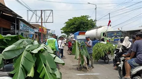 Pemprov Jatim Siapkan Rp52 Miliar untuk Perbaikan Jalan Rambipuji-Puger ...