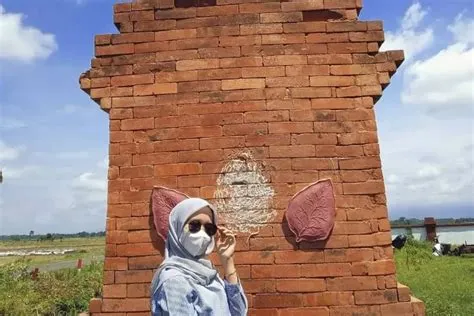 Rusak Berat, Mengunjungi Candi Deres Jember Jawa Timur yang Berada di ...