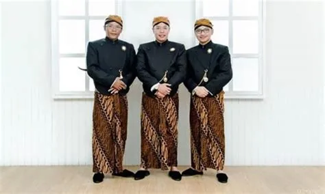 5 Pakaian Adat Jawa Tengah Laki-Laki & Perempuan - Java Travel