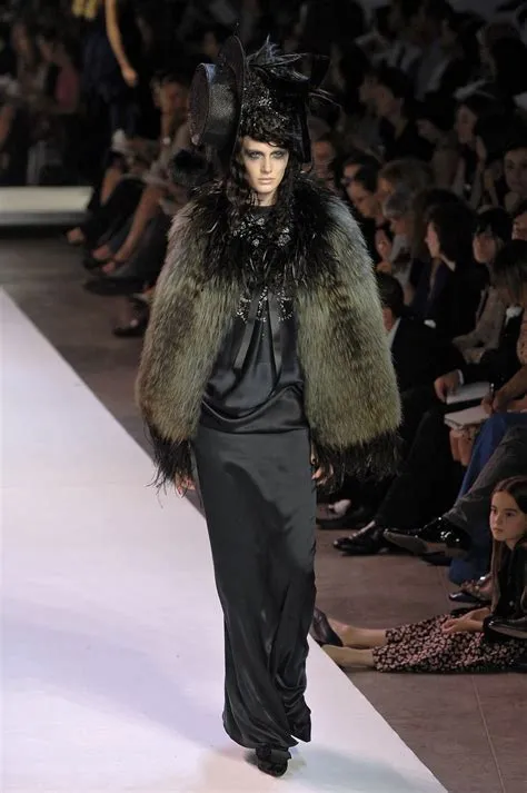 Christian Lacroix Collection Haute Couture Automne / Hiver 2007-2008 ...