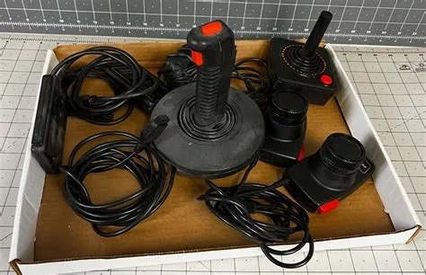 VINTAGE Atari Game Controllers | EstateSales.org