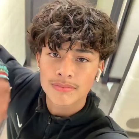 by Alejandra Betancourth on Pins creados por ti | Hispanic men ...