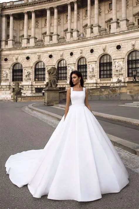 Robe de mariée princesse en satin duchesse - Oksana Mukha Paris | Robe ...
