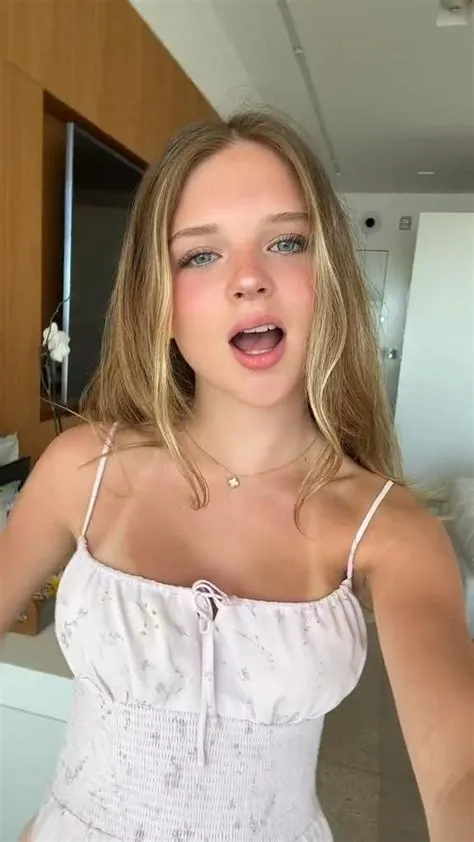 Pinterest [Video] in 2023 | Hollywood model, Pretty swimwear, Cute teen ...