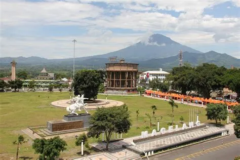 ALL ABOUT "ALUN-ALUN MAGELANG"
