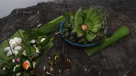 Mengenal Upacara Adat "Yadnya Kasada" dari Suku Tengger, Bromo