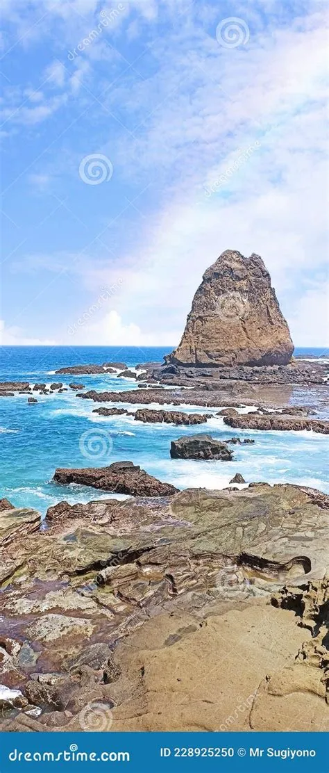 Playa de papuma foto de archivo. Imagen de arena, océano - 228925250