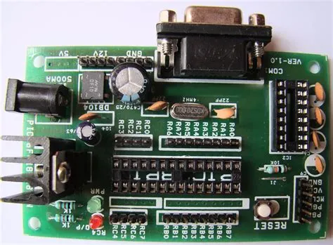 PIC 16F & 18F 28 Pin Prototype Board with RS232 - Hacktronics