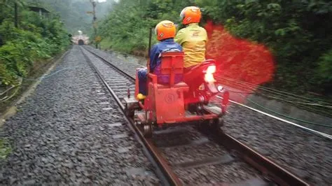 PERJALANAN KE TEROWONGAN MRAWAN USIA 112 TAHUN - Gunung Gumitir Jember ...