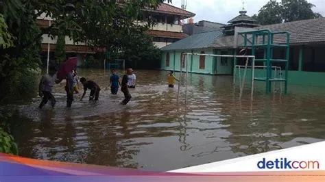 SMPN 124 Jakarta Jadi 'Kolam Renang'