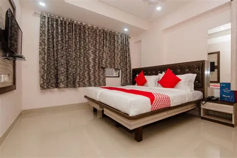 OYO Hotel Gems, OYO Rooms Mumbai, Book @ ₹1392 - OYO