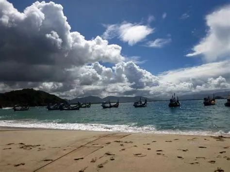 Jawa Timur, Pantai Watu Ulo: Pantai Watu Ulo Jember