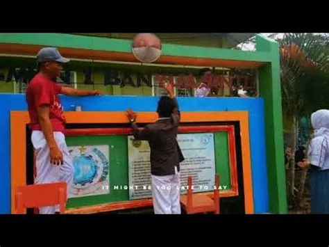 GOTONG ROYONG ANAK TBSM DALAM KEGIATAN PENGECETAN ULANG TULISAN SMKN 1 ...