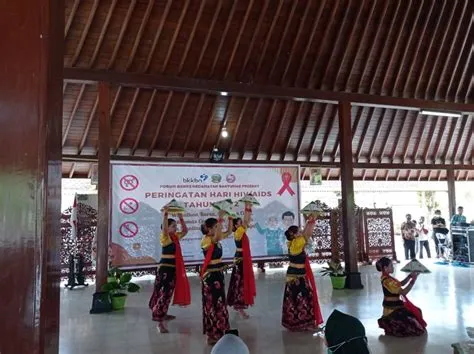 Tari Nggayuh Udan SMK Negeri 1 Banyumas Raih Juara 3 - SMK N1 Banyumas
