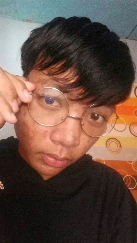 cowo jelek | Wajah lucu, Gambar tubuh anime, Gaya retro pria