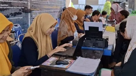 Foto Pendaftar Jalur Zonasi di SMPN 7 Jember Membludak