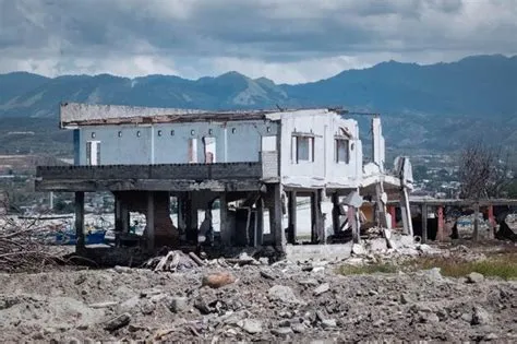 Premium Photo | Tsunami disaster former buildings in the city of palu ...