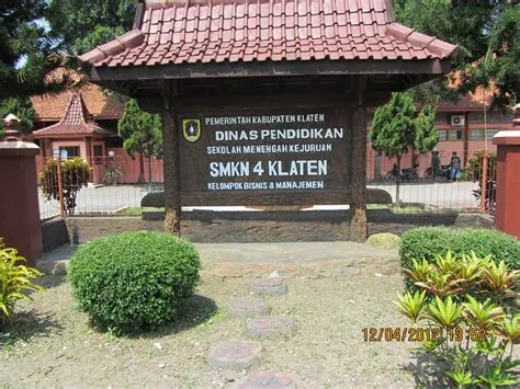 SMP NEGERI 4 KLATEN - annibuku.com