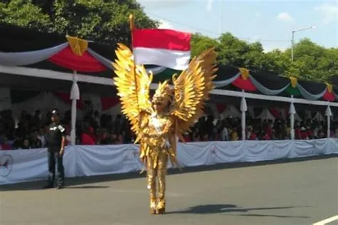 Putri Indonesia 2017 Tampil di Jember Fashion Carnaval