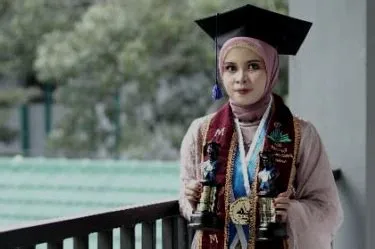 Profil Naili Alvi Mufidah Penghafal 30 Juz Al-Qur’an Sekaligus ...