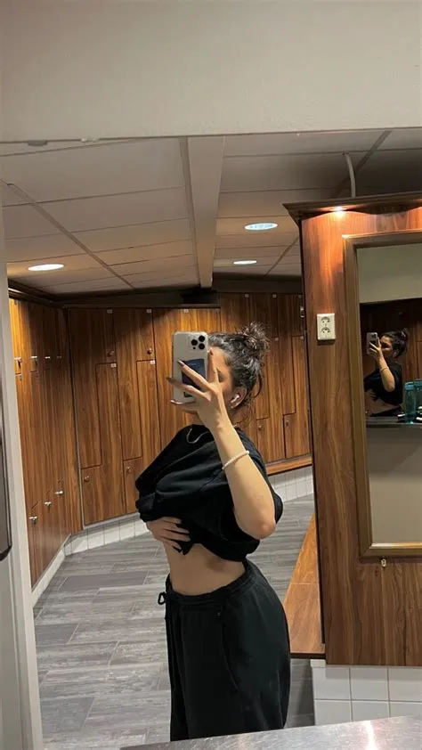 A 𓆩🦋⃤𓆪 (@thehella444_) • Instagram photos and videos | Ropa swag para ...