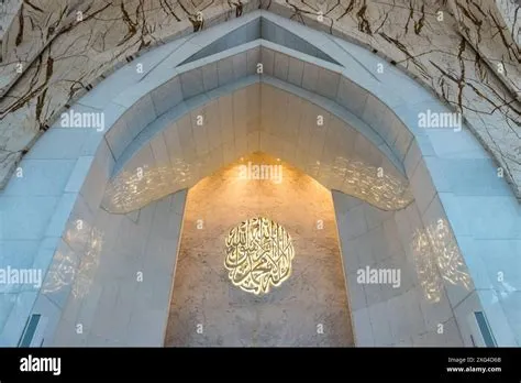 Fabulous view of the mihrab inside the Jami Al I'tishom Mosque, Cipete ...