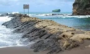 Mitos Asal-Usul Pantai “Watu Ulo” Jember-Jawa Timur - SEJARAH, CERITA ...
