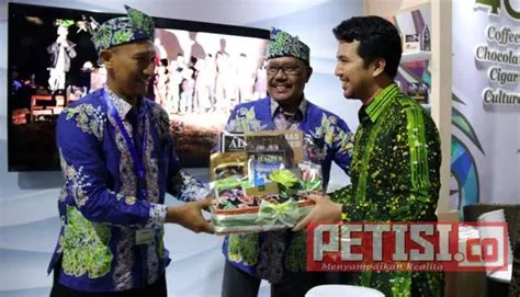 Wagub Emil Dardak Kunjungi Stan Kominfo Jember – PETISI.CO