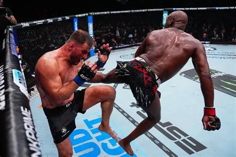 Jon Jones shows love to ‘the best corner in UFC history’ after title ...