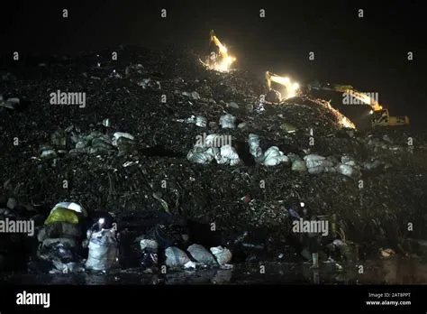 March 23, 2017, Jakarta, jakarta, Indonesia: Huge pile of garbage of 30 ...