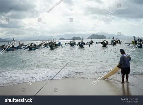 600 Pantai Papuma Jember Images, Stock Photos & Vectors | Shutterstock