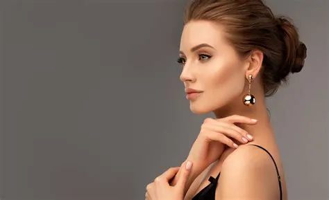 Download Earrings Brunette Woman Model 4k Ultra HD Wallpaper