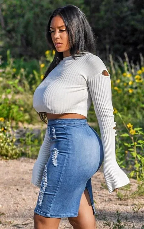 by Eric Sharp on Curves | Curvy woman, Women, Ebony beauty