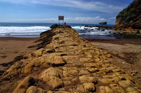 Pantai Watu Ulo Jember ~ Explore Wisata dan Sharing