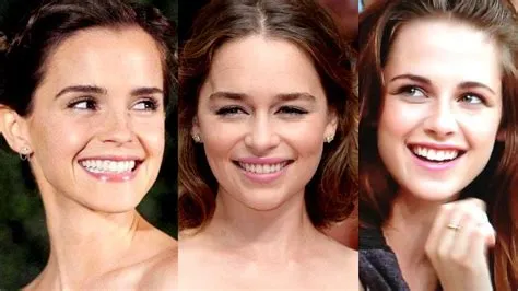 Top 10 Hollywood Actresses with Cutest Smiles - YouTube