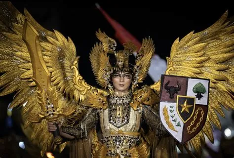 5 Potret Kostum Unik Jember Fashion Week 2022, Ada Baju Pecel Pincuk ...