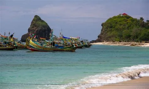 Pantai Papuma Jember - Daya Tarik, Aktivitas Liburan, Lokasi & Harga ...