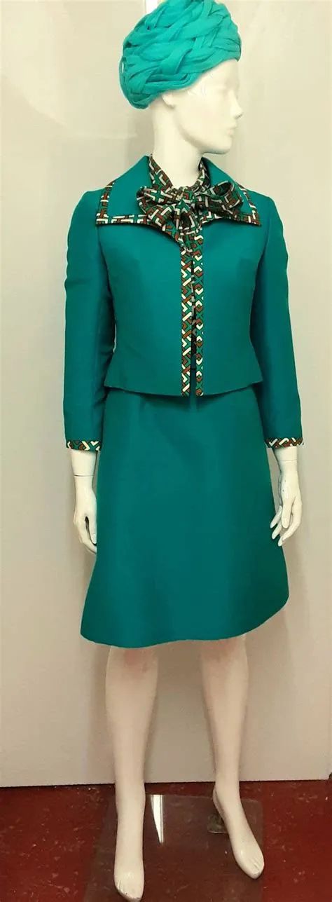 Tailleur 60s TURQUOISE et beige avec nœud papillon géométrique PETITE ...