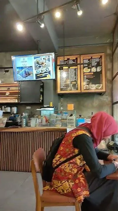 conato cafe jember#shorts #indahnyaindonesiaku #roti - YouTube