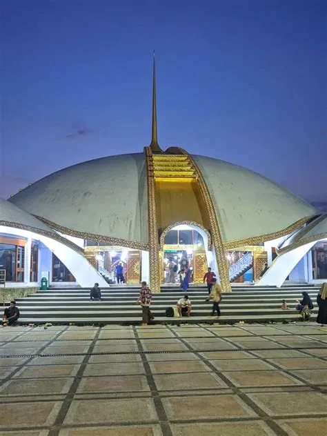 Mengenal Masjid Agung Jami’ Al Baitul Amien Jember Jawa Timur ...