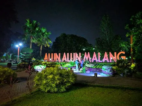 Alun-alun Malang: Sejarah, Lokasi, Kuliner & Kondisi Malam Hari