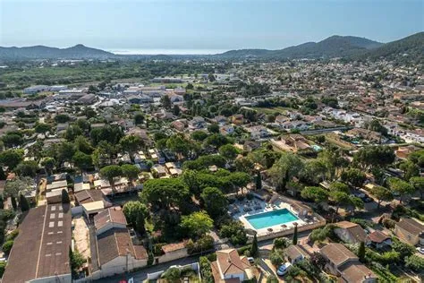 Camping Le Hameau des Pins, La Moutonne - La Crau, Provence CĂ´te d'Azur ...