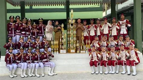 Foto Inspiratif, Tim Paskibra SMPN 12 Bekasi Raih 9 Piala di LKBB ...