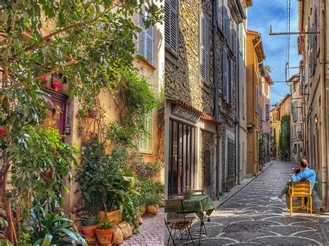 Guide to Antibes Juan-les-Pins - The Good Life France