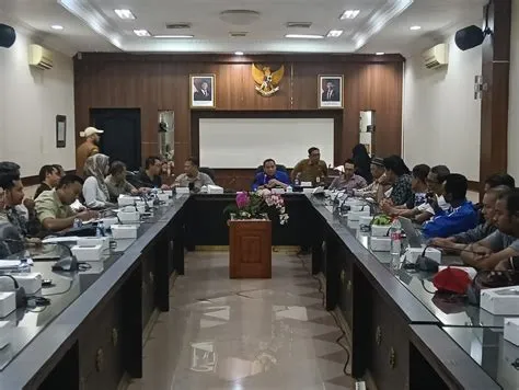 STIKER PAJAK DIPINDAH, BERUJUNG TEGURAN BAPENDA JEMBER KE CAFE ETERNO ...