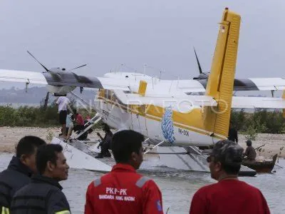 PESAWAT MENDARAT DARURAT DI BATAM | ANTARA Foto