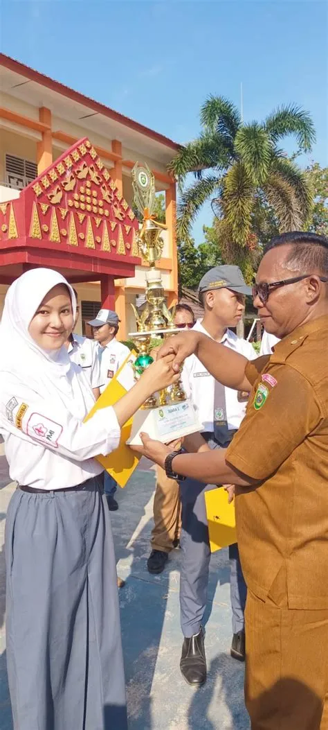 Penyerahan reward bagi pemenang... - SMK Negeri 1 Kayuagung | Facebook